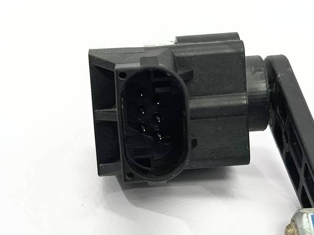 A0105427717 Sensor de nivel de carrocería trasero  en stock Castellón