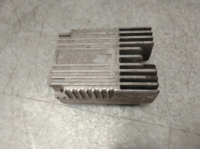 Regulador de velocidad del ventilador de refrigeración (unidad de control) A0205451532 MERCEDES