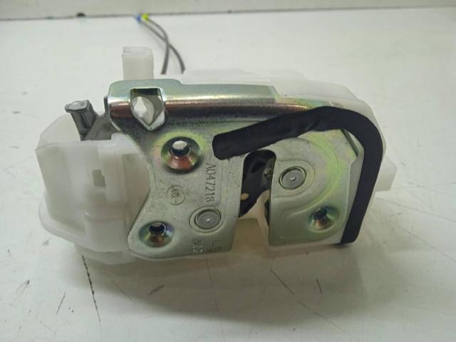 MITSUBISHI A047218 Cerradura de puerta delantera derecha  en stock Salamanca