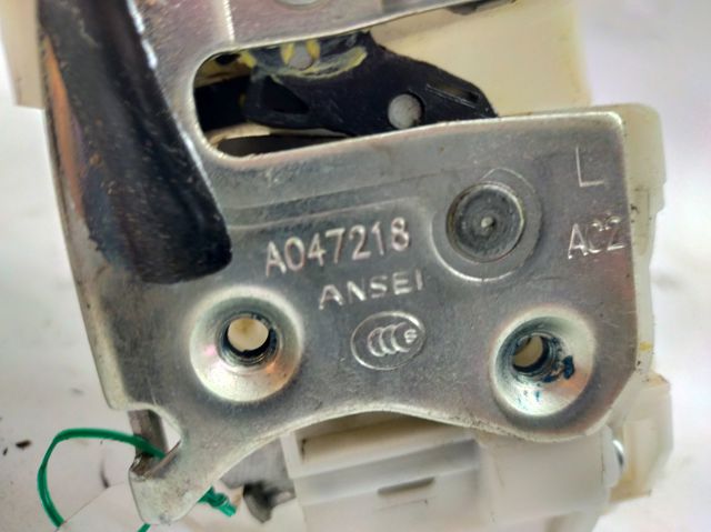 MITSUBISHI A047218 Cerradura de puerta delantera derecha  disponible España