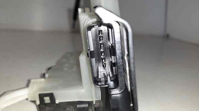A048069 Cerradura de puerta delantera derecha  disponible Utrera