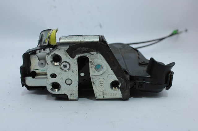 A084219 TOYOTA Cerradura de puerta delantera derecha  en stock Huelva