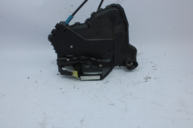 A084219 TOYOTA Cerradura de puerta delantera derecha  en stock Córdoba