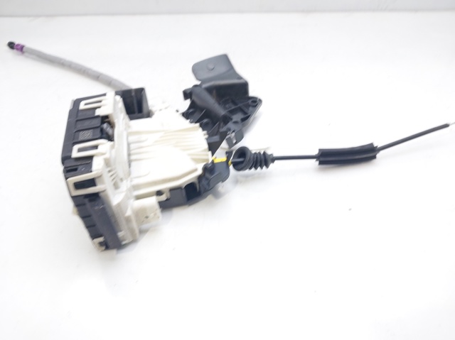 A0997200135 Cerradura de puerta delantera izquierda  disponible Utrera
