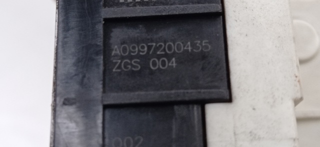 MERCEDES A0997200435 Cerradura de puerta delantera derecha  disponible Lugo