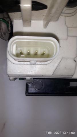 A0997200435 MERCEDES Cerradura de puerta delantera derecha  en stock Córdoba
