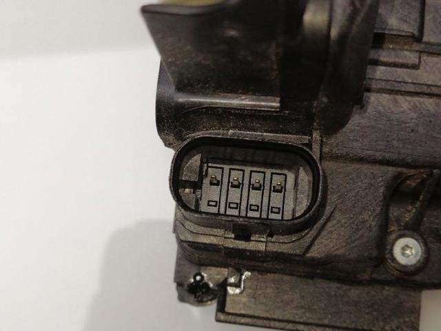 A0997201800 MERCEDES Cerradura de puerta delantera derecha  disponible Ourense