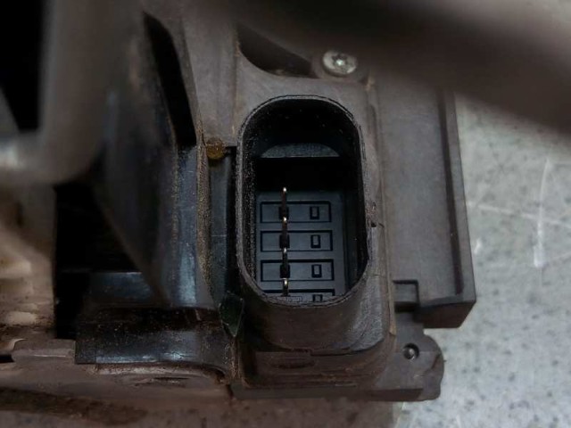 A0997201800 Cerradura de puerta delantera derecha  comprar en Pontevedra