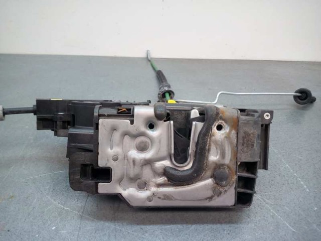 A0997201800 Cerradura de puerta delantera derecha  disponible Utrera