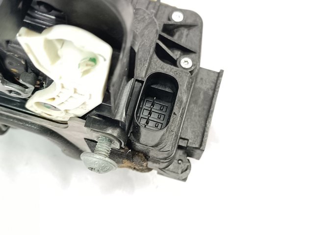 A0997201800 MERCEDES Cerradura de puerta delantera derecha  disponible Ourense