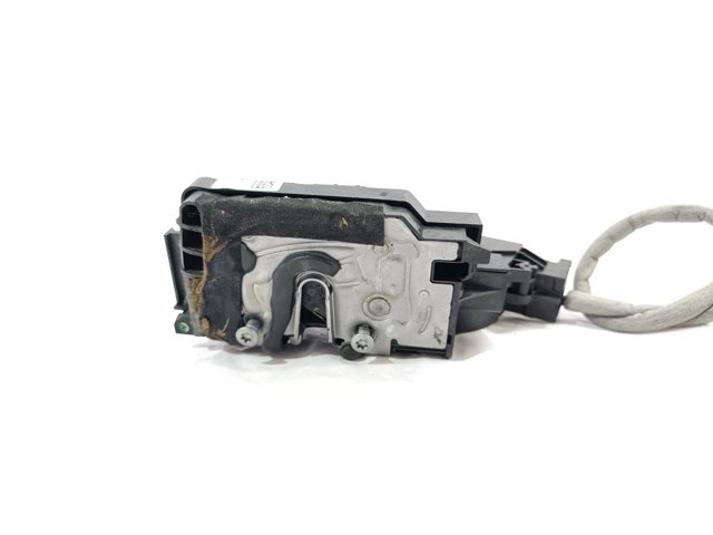 A0997201800 MERCEDES Cerradura de puerta delantera derecha  en stock Córdoba