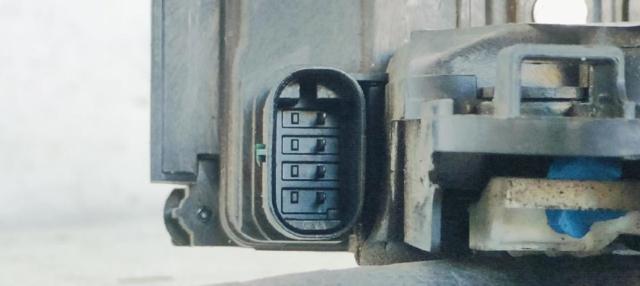 A0997202300 MERCEDES Cerradura de puerta delantera izquierda  disponible Alicante