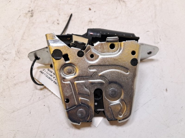 A0997400400 MERCEDES Cerradura de maletero  en stock Gandía