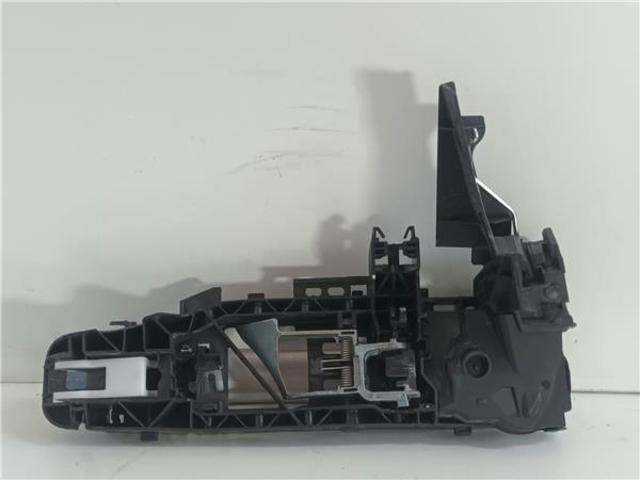 A0997601500 Soporte de manija exterior de puerta delantera izquierda  en stock Sabadell