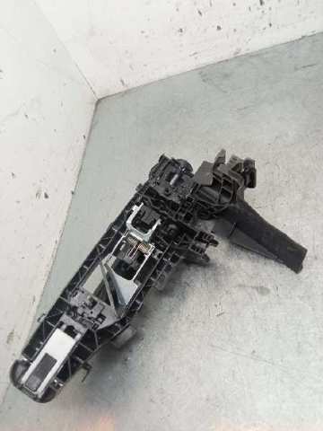 A0997601800 MERCEDES Soporte de manija exterior de puerta delantera derecha  en stock Huelva