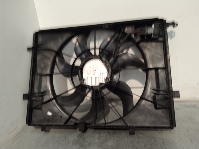 A0999061000 MERCEDES Difusor del radiador de refrigeración con motor y hélice  comprar en Oviedo
