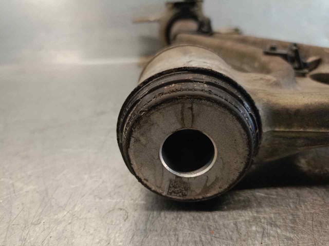 A1563300100 Brazo inferior izquierdo de la suspensión delantera  comprar en Zaragoza