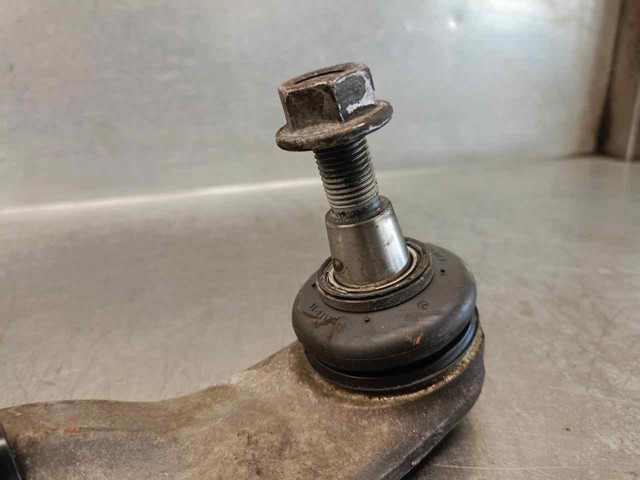 A1563300100 Brazo inferior izquierdo de la suspensión delantera  disponible Málaga