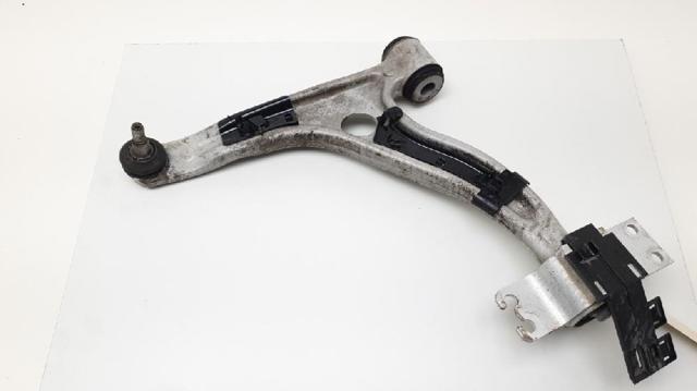 Brazo inferior izquierdo de la suspensión delantera A1563300100 MERCEDES