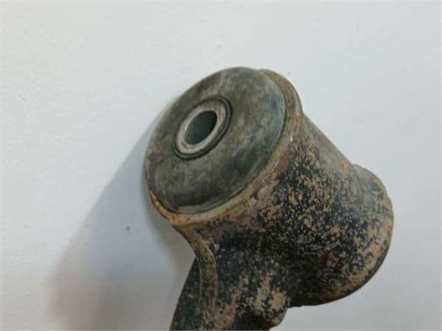 MERCEDES A1633300907 Brazo inferior derecho de la suspensión delantera  disponible Valladolid