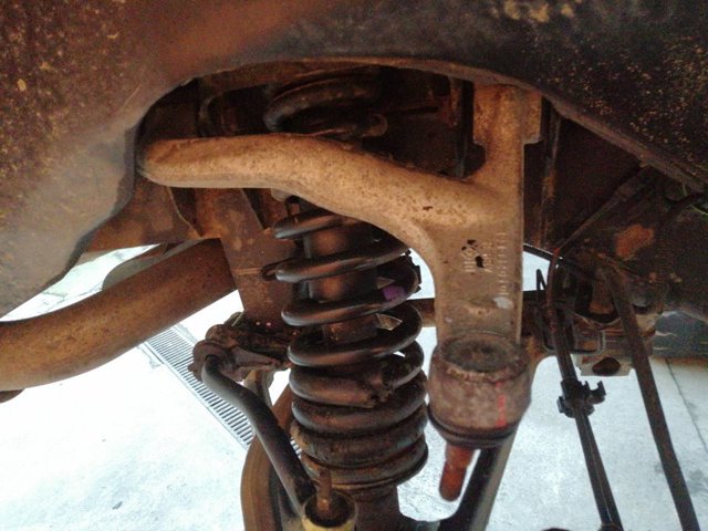 Brazo suspension superior trasero derecho para mercedes-benz clase m ml 270 cdi (163.113) om612963 A1633520501