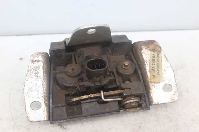A1637400235 Cerradura de tapa de maletero  disponible Burgos