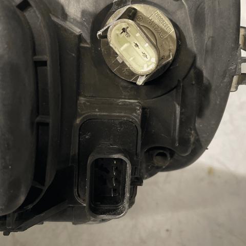 A1638203861 MERCEDES Faro derecho  en stock Huelva