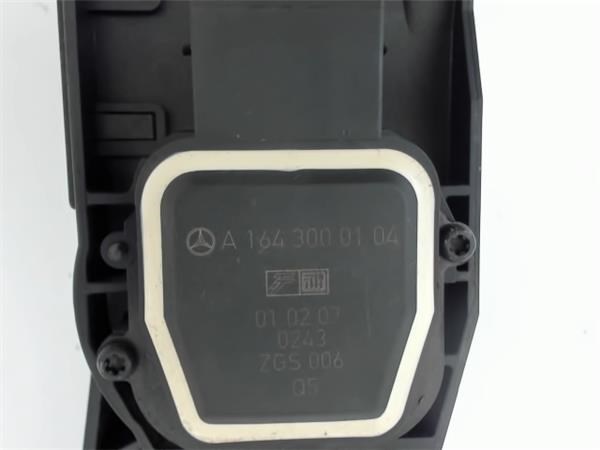 A1643000104 Pedal del acelerador  disponible Málaga