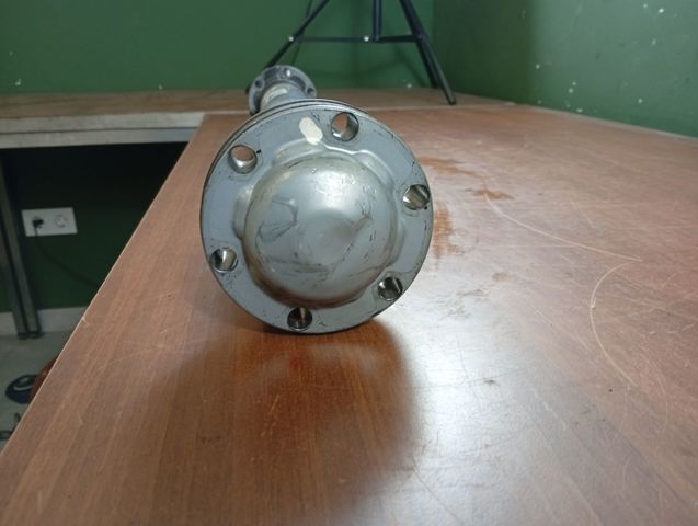 A1644100501 Árbol de transmisión delantero  disponible Utrera