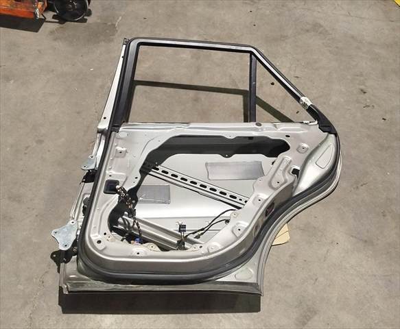 A1647300205 MERCEDES Puerta trasera derecha  comprar en Oviedo