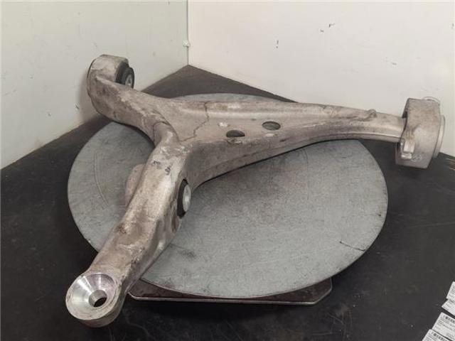 Brazo inferior derecho de la suspensión delantera A1663300207 MERCEDES