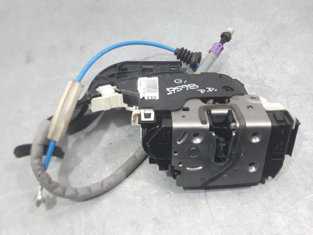 A1667200435 MERCEDES Cerradura de puerta delantera derecha  disponible Ourense