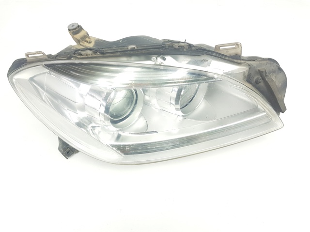 Faro derecho A1668208461 Mercedes