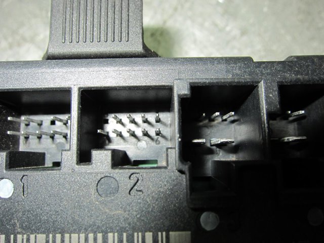 A1669000518 MERCEDES Unidad de confort de la puerta delantera  en stock Gandía