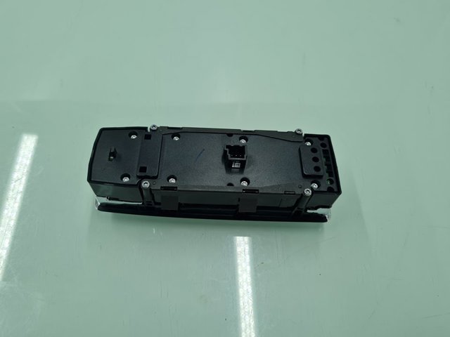A1669054300 Interruptor de elevalunas delantera izquierda comprar Sevilla