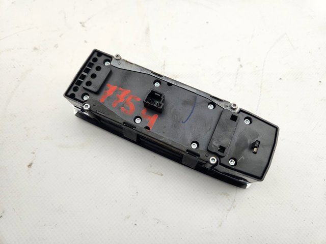 A1669054400 Interruptor de elevalunas delantera izquierda  en stock Castellón