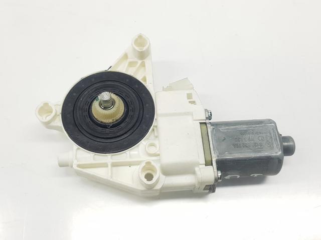 Motor eléctrico, elevalunas, puerta delantera izquierda A1669060201 Mercedes