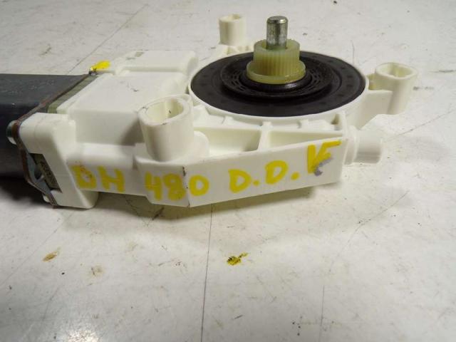 A1669060301 Motor del elevalunas de la puerta delantera derecha  en stock Granada