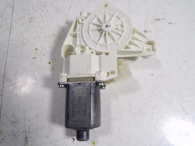 MERCEDES A1669060301 Motor del elevalunas de la puerta delantera derecha  en stock Terrassa