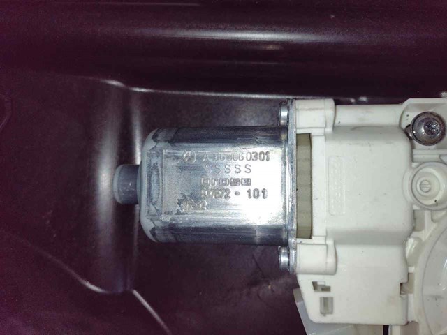 A1669060301 MERCEDES Motor del elevalunas de la puerta delantera derecha  disponible Ourense
