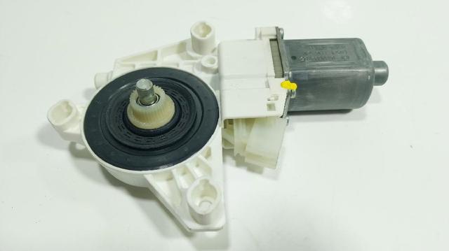 A1669060301 MERCEDES Motor del elevalunas de la puerta delantera derecha  comprar en Oviedo
