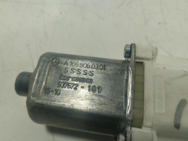 A1669060301 Motor del elevalunas de la puerta delantera derecha  comprar en Zaragoza