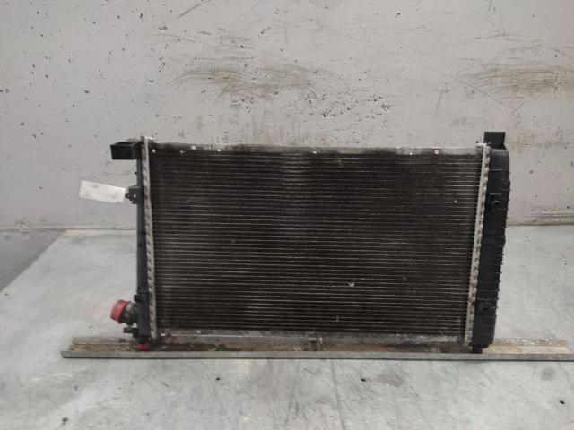 A1685001602 Radiador de refrigeración del motor  disponible Burgos
