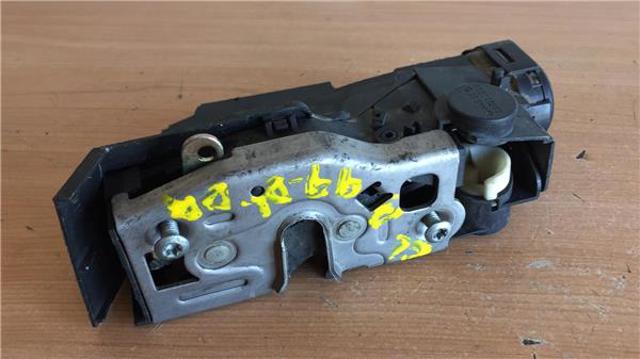 A1687202235 Cerradura de puerta delantera derecha comprar Girona