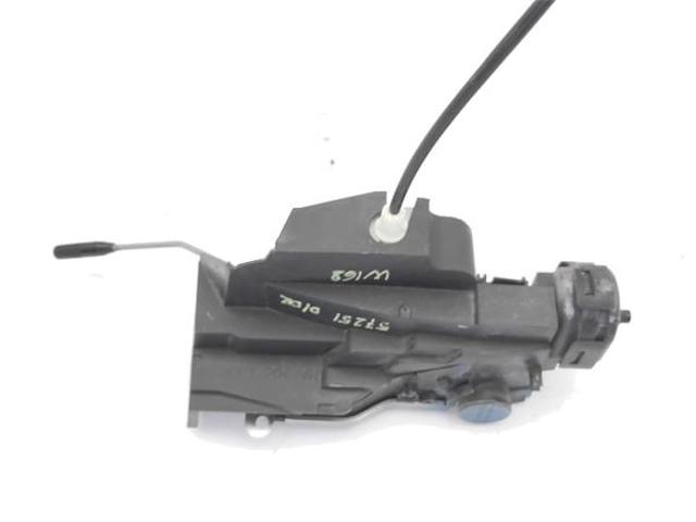 A1687202235 Cerradura de puerta delantera derecha  disponible Málaga