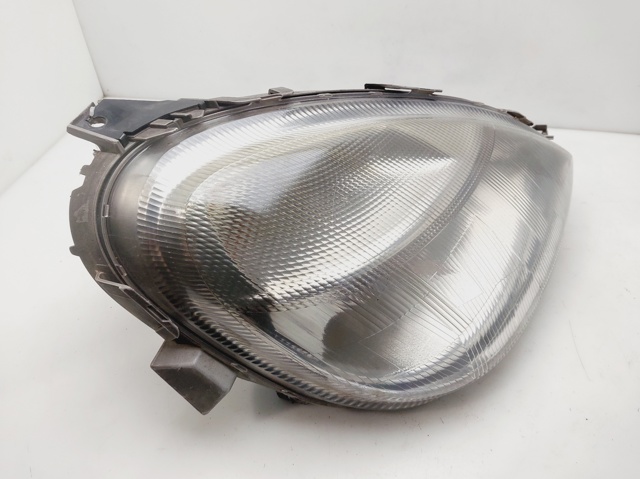 A1688201061 MERCEDES Faro derecho  comprar en Oviedo