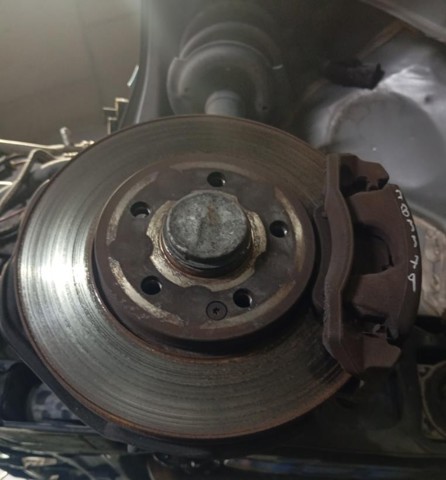 MERCEDES A1693300620 Mangueta delantera derecha  en stock Salamanca