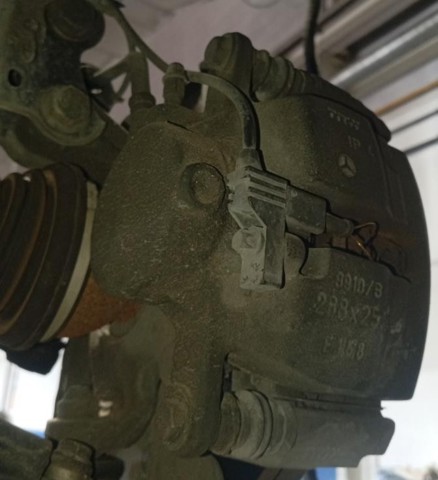 A1694200283 Pinza de freno delantera derecha comprar Girona