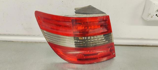 A1698202564 Piloto trasero exterior izquierdo  en stock Granada