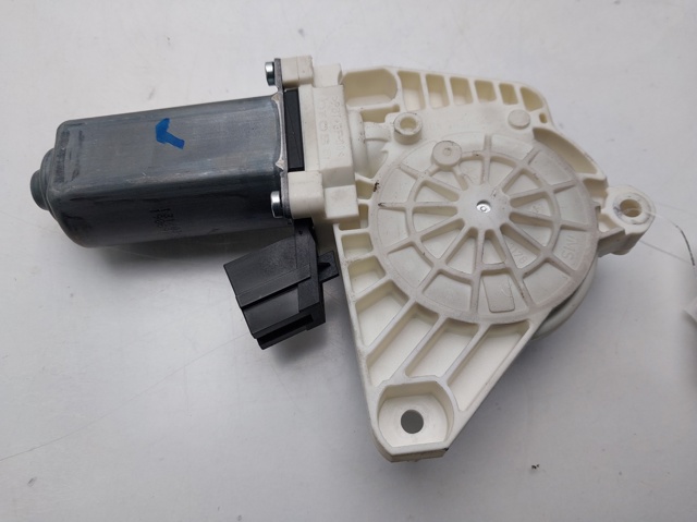 A1698204342 Motor del elevalunas de la puerta delantera izquierda  disponible Málaga
